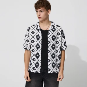 Biała koszula z krótkim rękawem we wzór rombów i kwiatków House