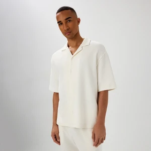 Biała koszula z krótkim rękawem z dzianiny strukturalnej House