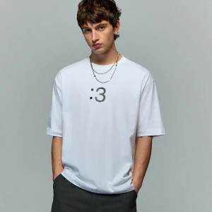 Biała koszulka boxy z nadrukiem :3 House