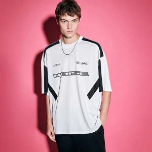 Biała koszulka oversize z nadrukiem i czarnymi wstawkami House