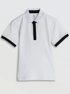 Biała koszulka polo z kontrastową lamówką