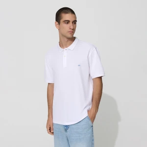 Biała koszulka polo z małym haftem House