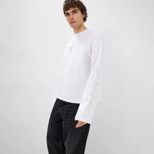 Biała koszulka z długim rękawem i nadrukami w stylu tribal House