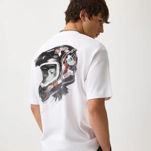 Biała koszulka z krótkim rękawem i nadrukiem kasku House