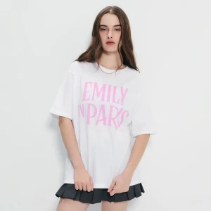 Biała koszulka z nadrukiem Emily in Paris House