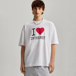 Biała koszulka z nadrukiem I Love Internet House