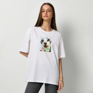 Biała koszulka z nadrukiem kota z napisem drama is calling House