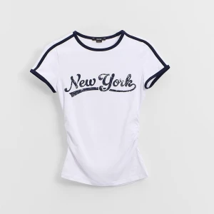 Biała koszulka z nadrukiem New York House