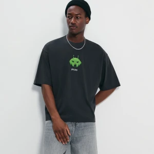 Biała koszulka z nadrukiem psa marsjanina z podpisem glorp glorp House