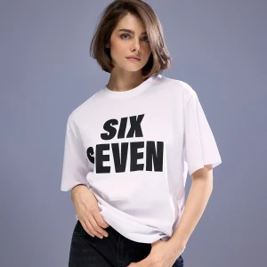 Biała koszulka z nadrukiem six seven House
