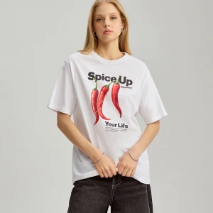 Biała koszulka z nadrukiem Spice Up House