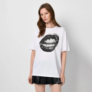 Biała koszulka z nadrukiem ust House