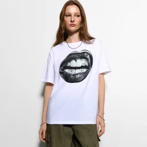 Biała koszulka z nadrukiem ust House