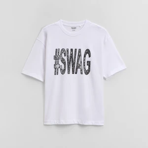 Zdjęcie produktu Biała koszulka z napisem #SWAG House