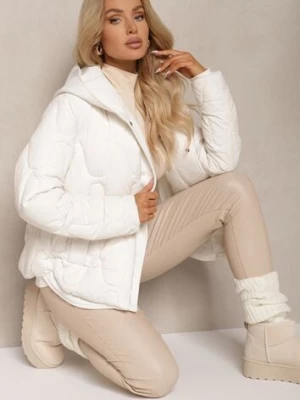 Biała Kurtka z Materiałowym Kapturem i Kieszeniami Zdobiona Pikowanymi Przeszyciami Ravathrias swest