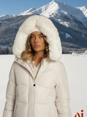 Biała Kurtka z Pikowanymi Przeszyciami i Futerkowymi Zdobieniami Olindea j.style