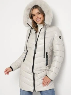 Biała Pikowana Kurtka o Taliowanym Kroju z Kapturem z Futerkiem Naleanna swest