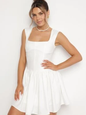 Biała Rozkloszowana Sukienka Ozdobiona Kwadratowym Dekoltem Halelira retro & icone