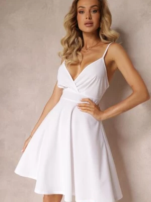 Biała Rozkloszowana Sukienka z Kopertowym Dekoltem Talomara