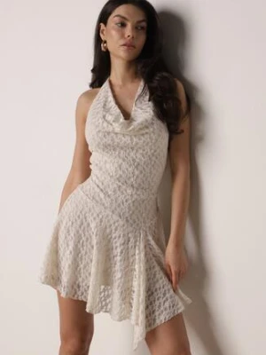 Biała Rozkloszowana Sukienka z Koronki z Wiązaniem i Odkrytymi Plecami Bernisa