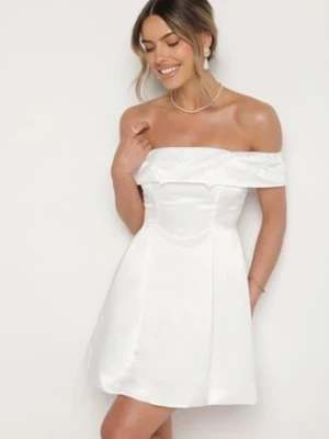 Biała Satynowa Sukienka Hiszpanka Vices z Kwiatowymi Aplikacjami Fennalisa