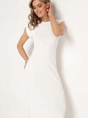 Biała Sukienka Bodycon z Prążkowanej Dzianiny z Rozcięciem Roleria