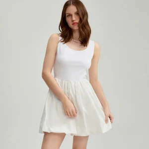 Biała sukienka bombka mini House