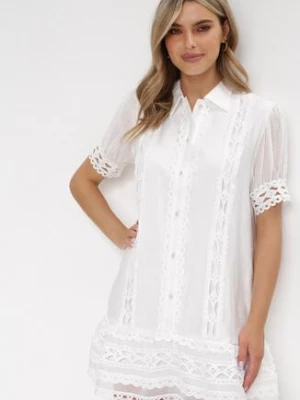 Biała Koszulowa Sukienka Mini z Koronką i Perłowymi Guzikami Isira