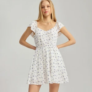 Biała sukienka-kombinezon w drobne kwiatki House