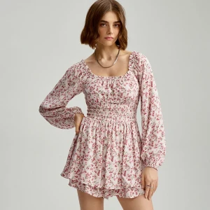 Biała sukienka-kombinezon w kwiaty House