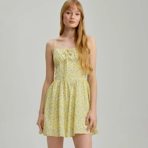 Biała sukienka-kombinezon ze wzorem w kwiaty House