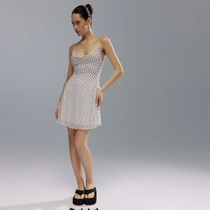 Biała sukienka mini w czarne kropki House