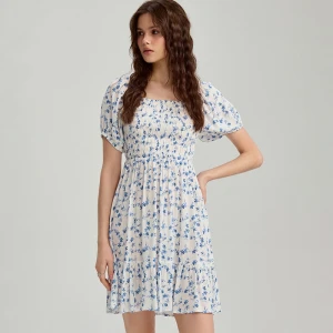 Biała sukienka mini z bufiastym rękawem i falbankami House