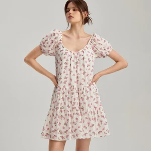 Biała sukienka mini ze wzorem w kwiaty i bufiastymi rękawami House