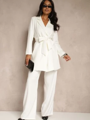 Biała Sukienka o Kroju Marynarki z Usztywnioną Linią Ramion Wiązana w Talii Equintina tricot station