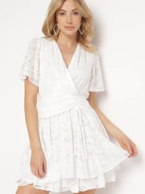 Biała Sukienka o Rozkloszowanym Kroju z Dekoltem Zapinanym na Napy Uzimira retro & icone