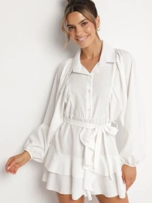 Biała Sukienka Ozdobiona Paskiem i Falbanami Divilena lovery