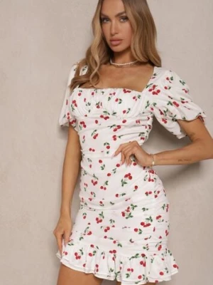 Biała Sukienka Ozdobiona Wzorem w Wisienki i Marszczeniem Halethra retro & icone