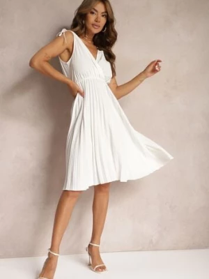 Biała Sukienka Plisowana z Wiskozą i Bawełną z Trójkątnym Dekoltem i Gumką w Pasie Liramla