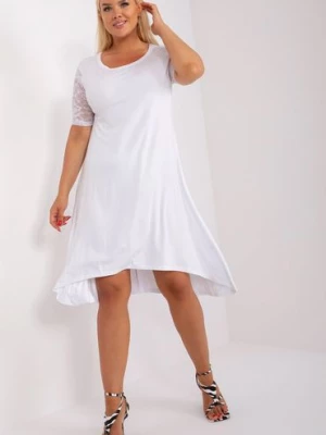 Biała sukienka plus size z koronkowymi rękawami