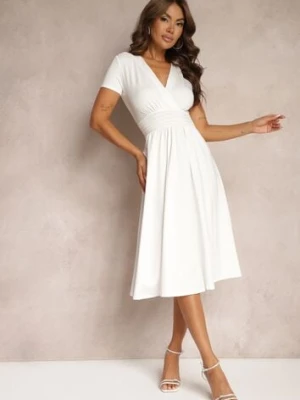 Biała Sukienka Taliowana z Kopertowym Dekoltem o Rozkloszowanym Kroju Rimadea by swan