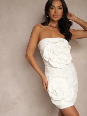 Biała Sukienka Typu Bandeau z Kwiatami 3D Desilina Elsa.m By May