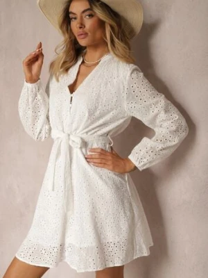 Biała Sukienka z Haftowanej Bawełny Wykończona Wiązaniem i Gumką w Talii Vezlea unigirl