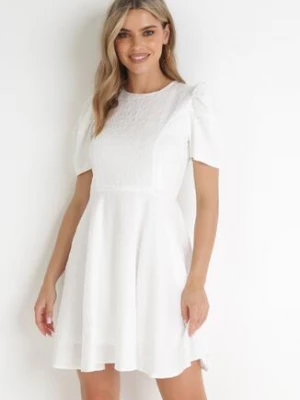 Biała Sukienka z Krótkim Bufiastym Rękawem Akazane