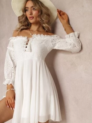 Biała Sukienka z Rękawami 7/8 i Ozdobną Koronką Cascantha lovery
