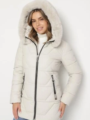 Biała Taliowana Kurtka Pikowana z Kapturem z Futrem Nalaseva swest