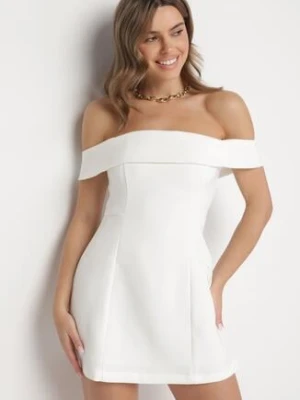 Biała Taliowana Sukienka z Dekoltem Bandeau z Zakładką Zelzemis