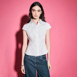 Biała wzorzysta koszula z krótkim rękawem House