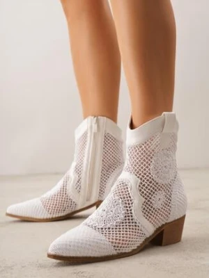 Białe Ażurowe Botki Kowbojki z Haftem na Niskim Obcasie Typu Stożek Bertolina