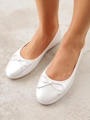 Białe Balerinki Enenor